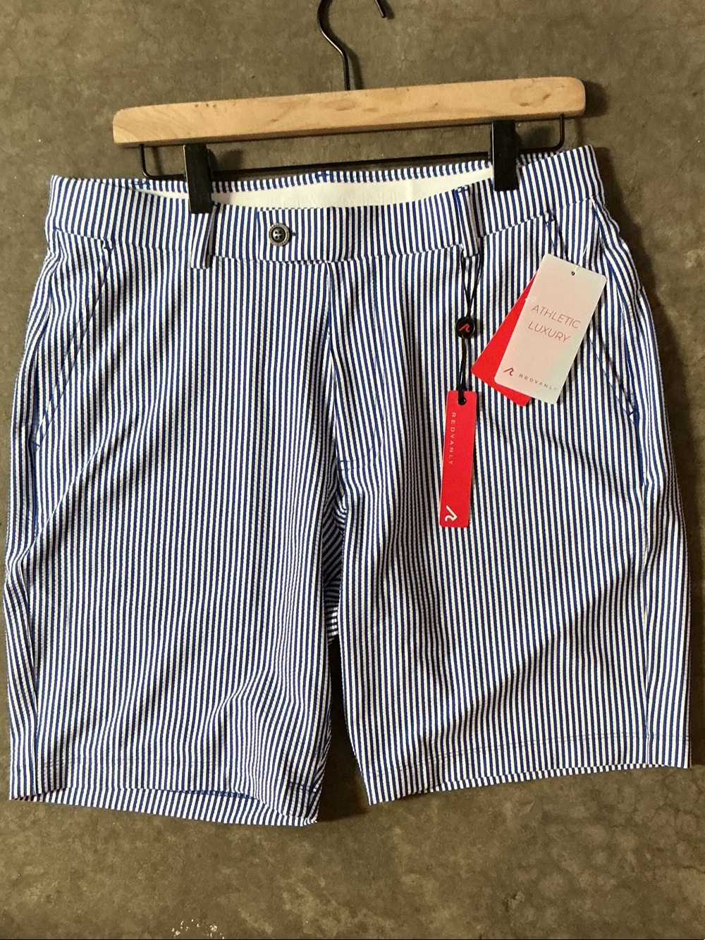 Redvanly Pull-On Shorts 9” SeerSucker NWT Medium #Redvanly
